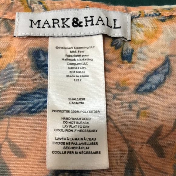 Light weight scarf with floral pattern. - Picture 5 of 5